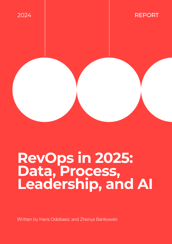 Rote Berichtstitelseite aus 2024 mit dem Titel „RevOps 2025: Daten, Prozesse, Führung und KI“ und drei überlappenden weißen Kreisen.