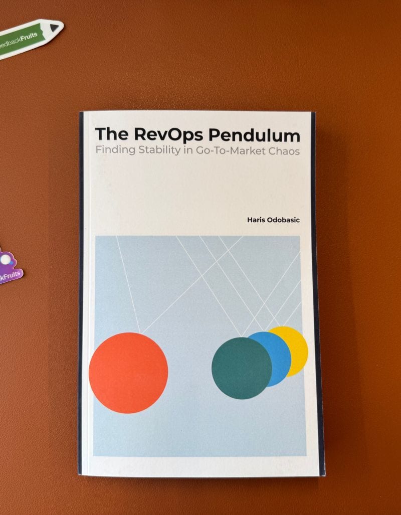 Het boek "The RevOps Pendulum"